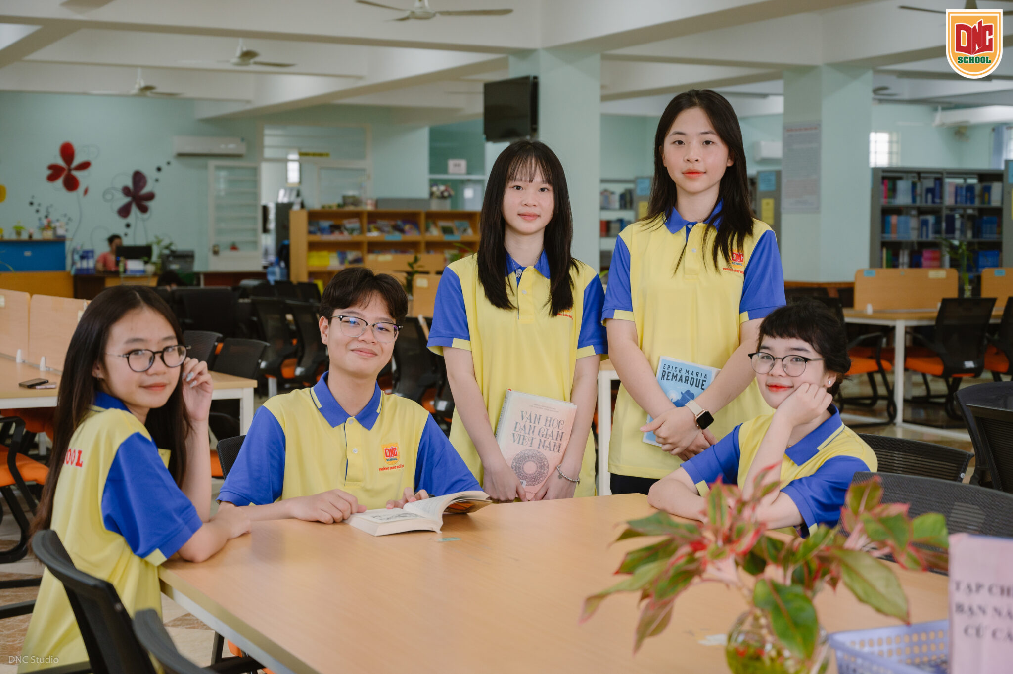 Học sinh THCS học tập tại thư viện DNC School